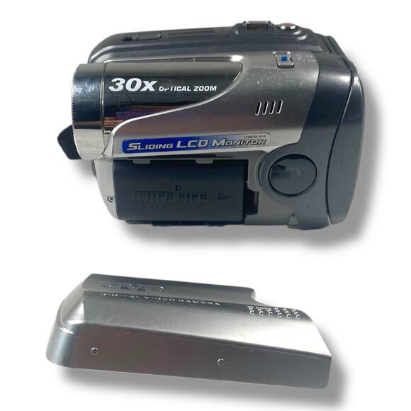 JVC GR-DA30U Silver Digital Camcorder Untested Cracked LCD Parts Or Repair - Picture 2 of 5